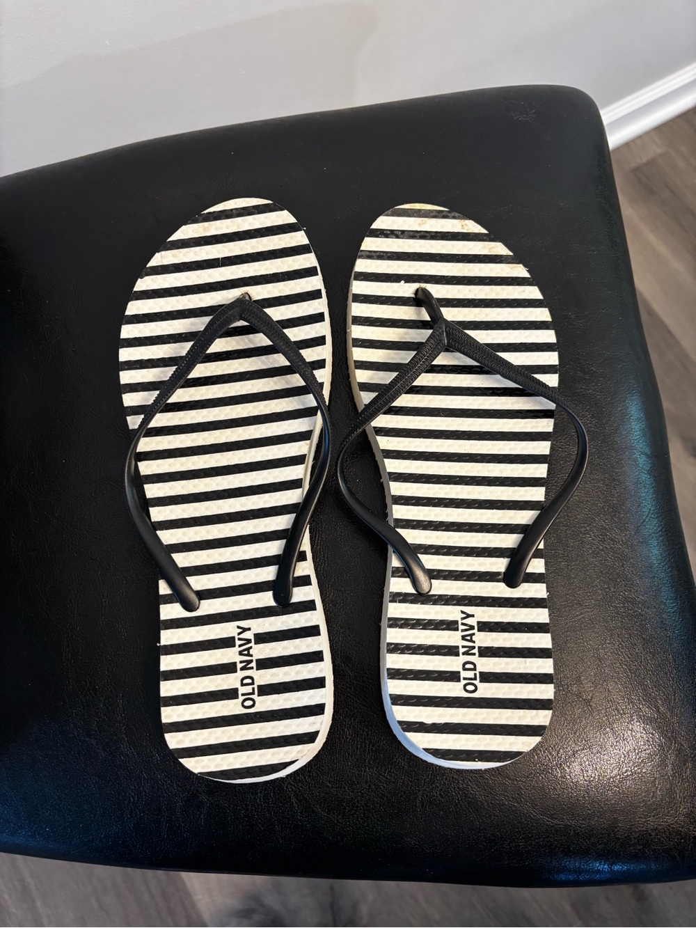 Old Navy Black & White Striped Flip Flop Sandals
